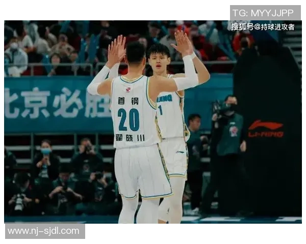 方硕在篮球赛场的崛起与挑战:从青年才俊到职业球员的成长历程