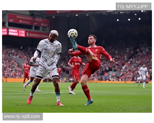 曼联与利物浦激战正酣现场直播全程回顾与精彩瞬间分析 曼联与利物浦激战正酣现场直播全程回顾与精彩瞬间分析